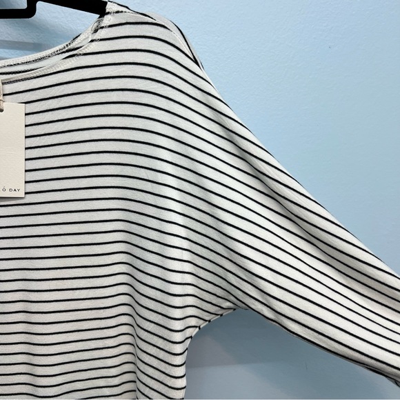 Mello Day black & white striped top size Small - Picture 5 of 11